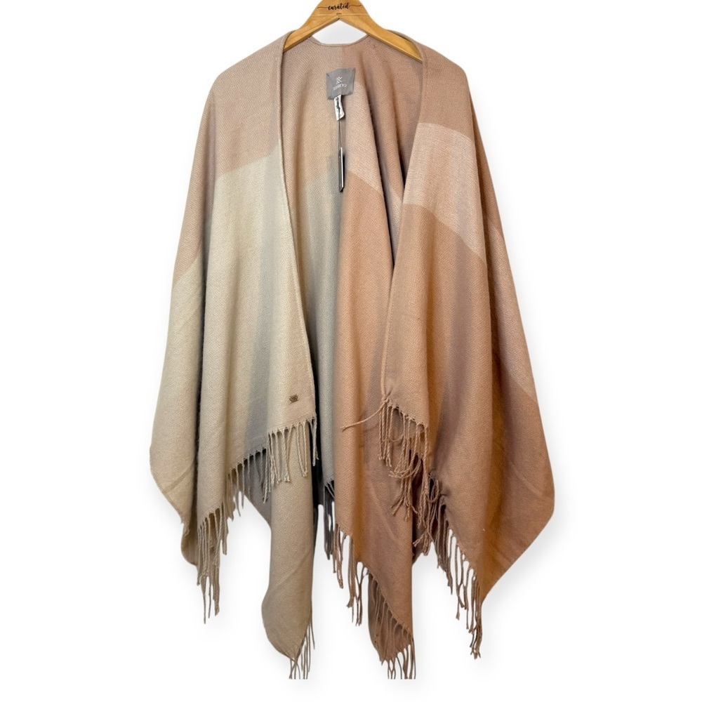 NWT Colorblock Fringe Ruana Shawl Wrap Poncho Beige Blush One Size - Picture 4 of 11